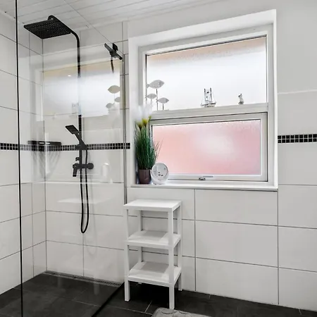 Dom wakacyjny 3 Bedroom In *