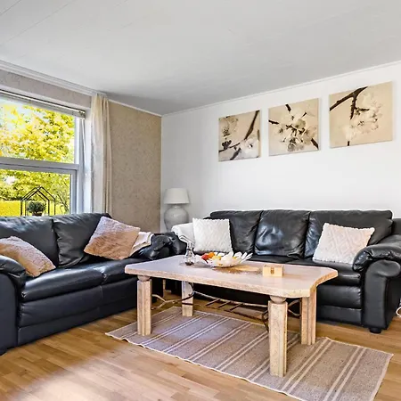 Dom wakacyjny 3 Bedroom In *