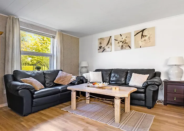 Дом отдыха 3 Bedroom In *